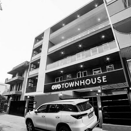 Super Townhouse Near Appu Ghar Hotel Gurgaon Exterior photo